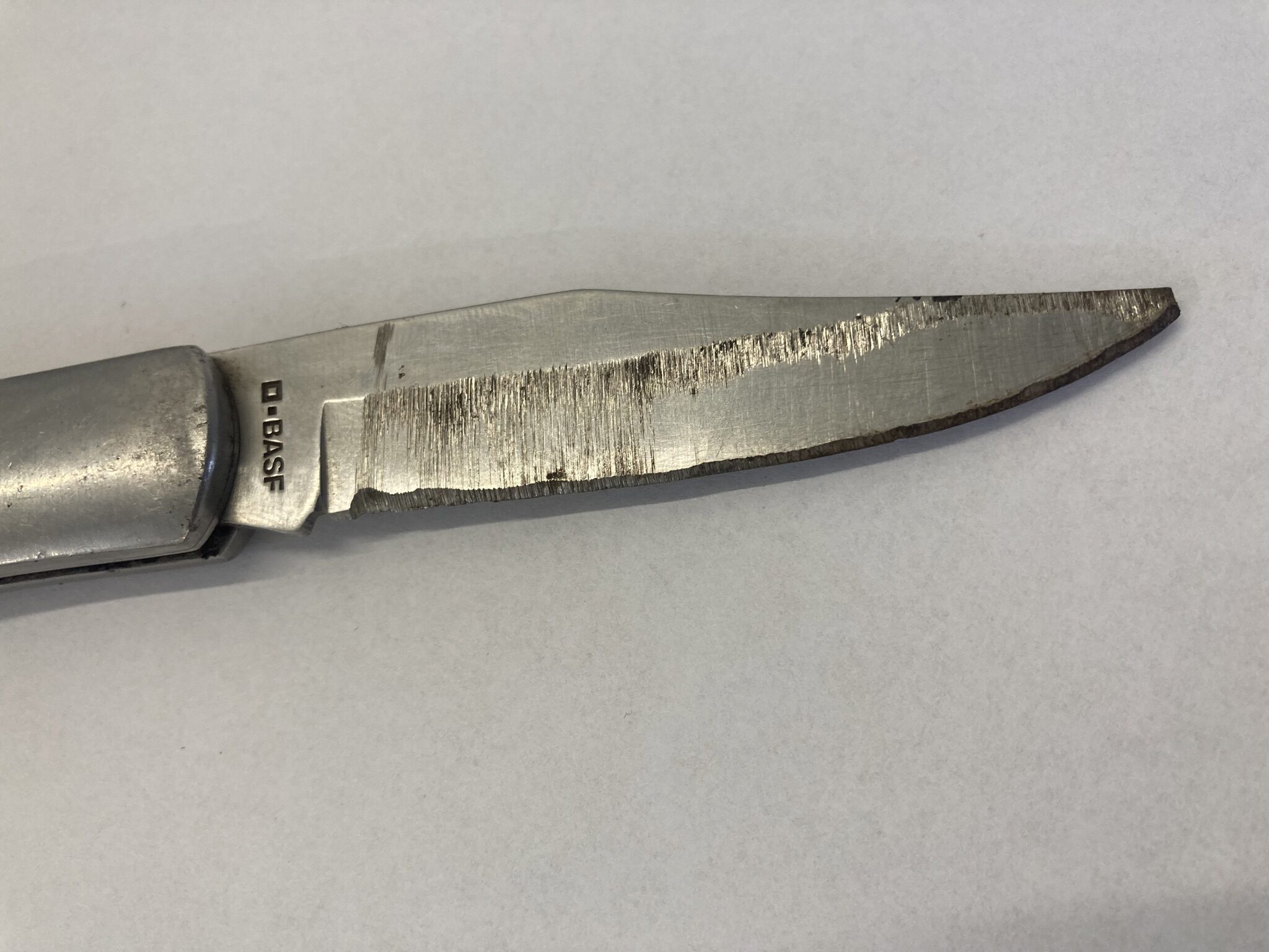 Taschenmesser vor dem schleifen